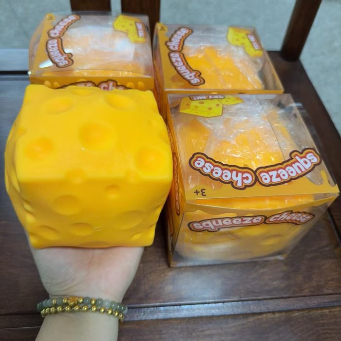 Голямо Squishy Dumpling 17см./Squishy dumpling XL /Ягода/Банан/Сирене XL
