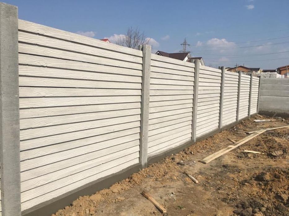 Vând garduri și porți din placi de beton