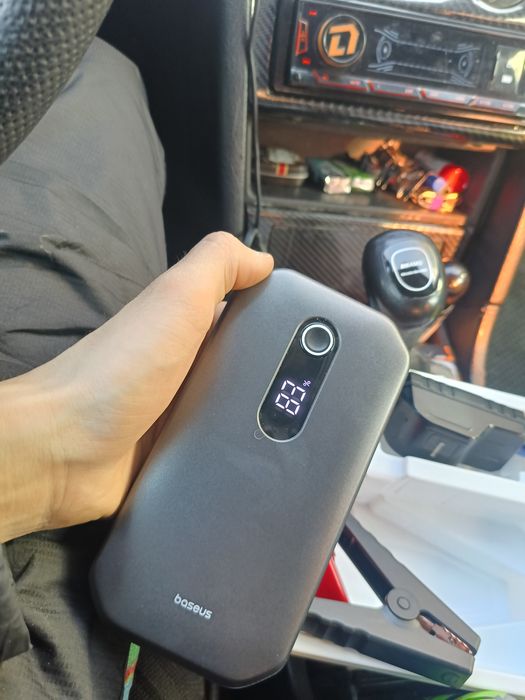 Продам пускозарядное устройство для автомобиля Baseus