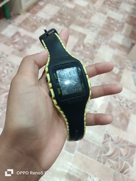 Оригинальные часы Reebok.