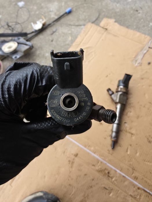 Injector Renault 1.9 dCi 82-120 CP 8200100272 / 0445110110