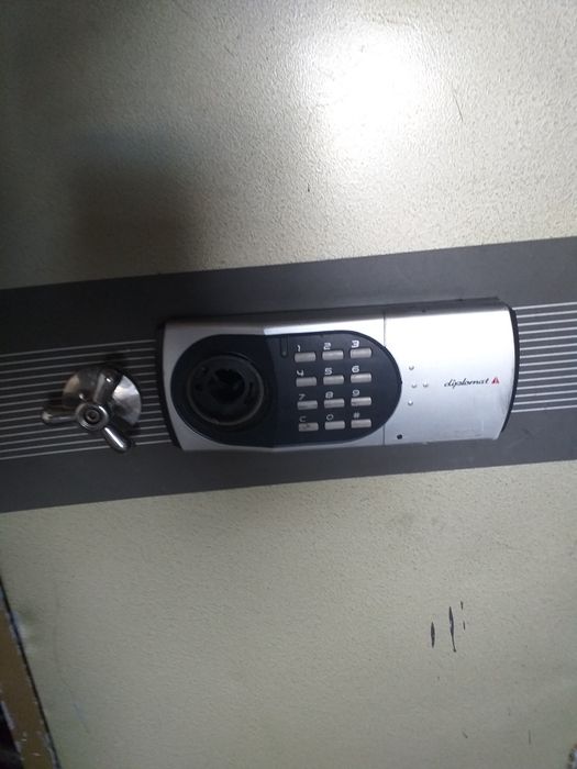 Сейф огнеупорный б/у