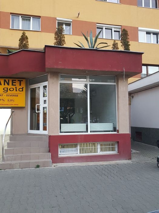 Inchiriez spatiu comercial 50 Mp