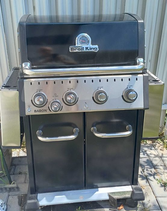 Gratar gaz BROIL KING 440 nou, nefolosit niciodata, doar montat, a stat sub husa, cu butelie noua,