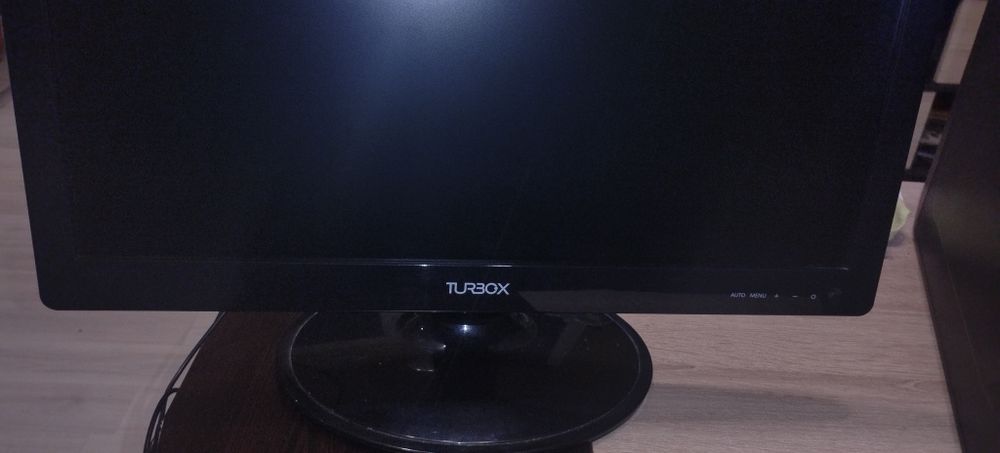 Монитор с компютър