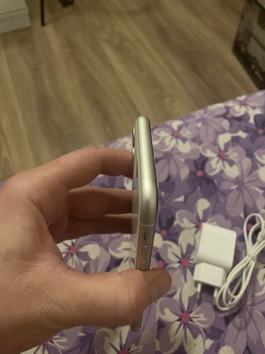 Vand iphone 11 liber de retea