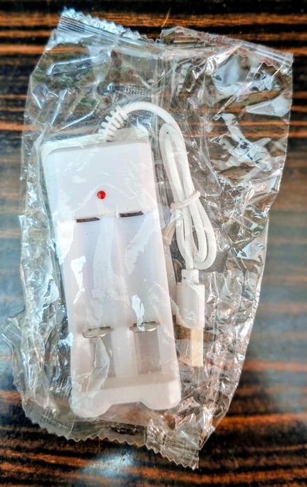 Încărcător Universal Baterii Reîncărcabile- Dual Slot - Alimentare USB