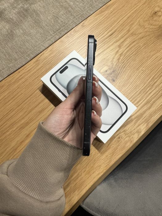 ПРОДАВАМ iPhone 15 128GB