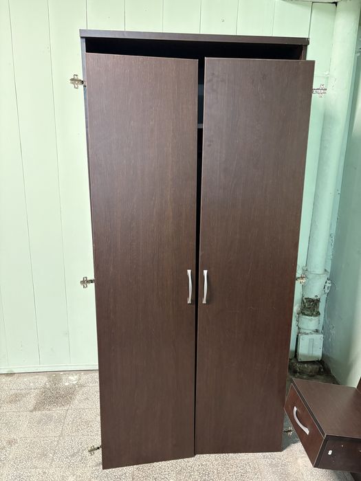 Двукрилен гардероб