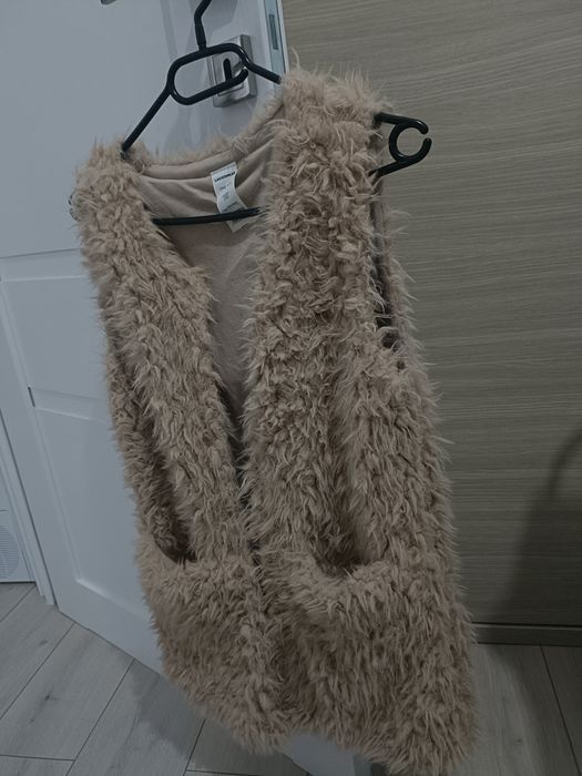 Vând vesta dama bej