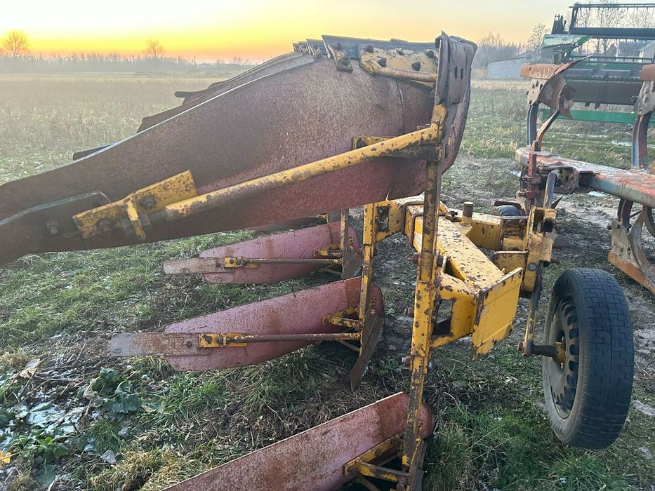 Плуг 4 корпусный