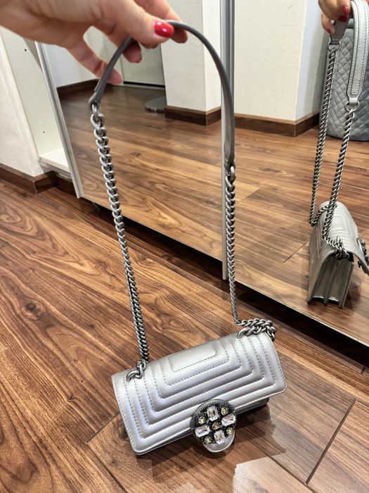 Луксозна кожена чанта PINKO в сребристо