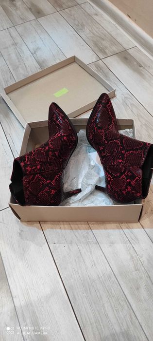 Чисто нови обувки!