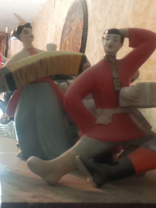 Статуэтки фарфоровые