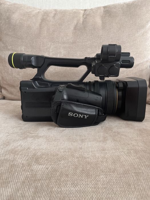 Видеокамера Sony AX2000