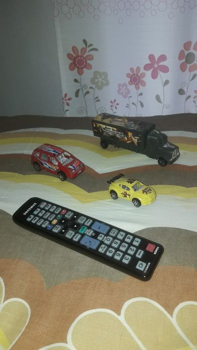 Машинки заводные - игрушки