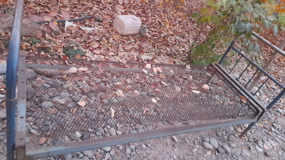 Temir karavotlar sotiladi