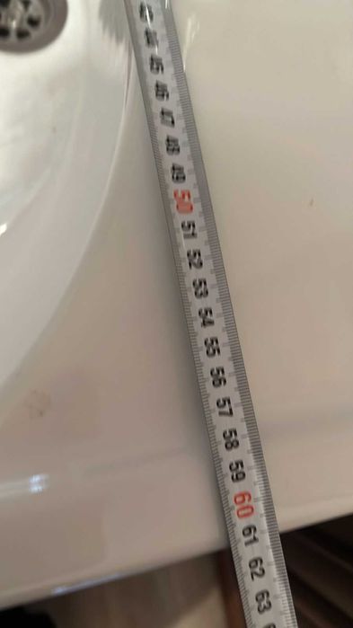 Раковина с тумбой и зеркалом