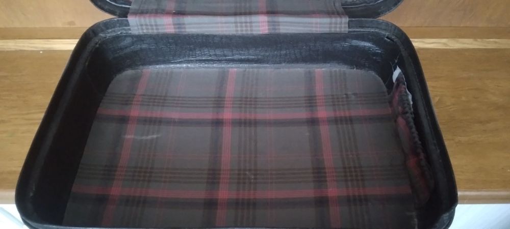 Чемодан чёрный советских времен