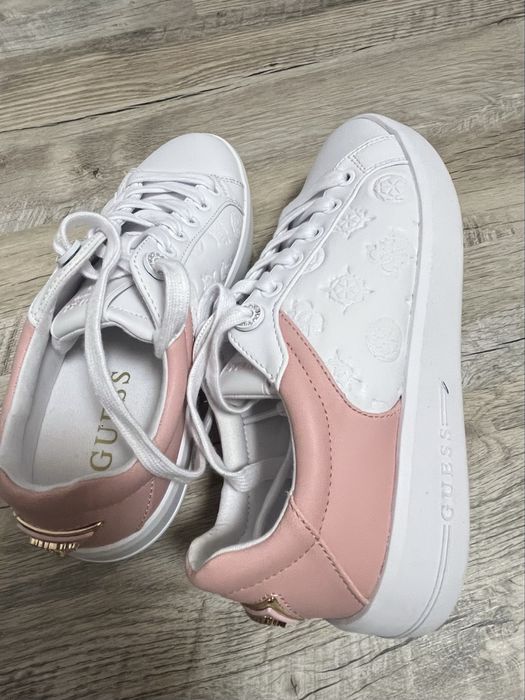 Guess adidași nr 36