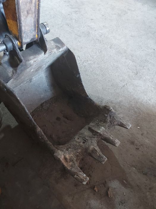 Продаётся экскаватор JCB 8060