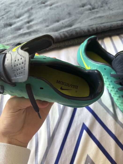 Crampoane nike magista