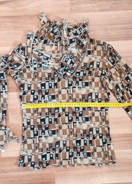 Bluza cu volanase