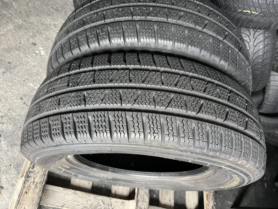 2 anvelope de iarna 225/65/16C Pirelli 9 mm!