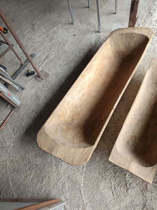 De vânzare butoaie de la 300 l la 150 și patru coveți de diferite dimensiuni