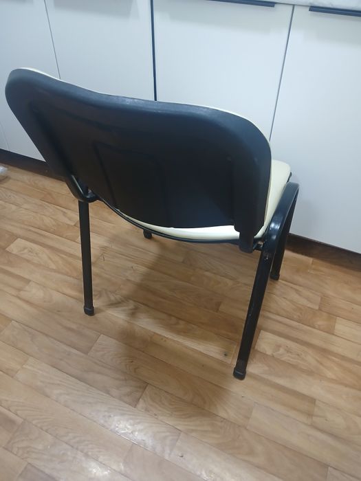 Продается стул офисный