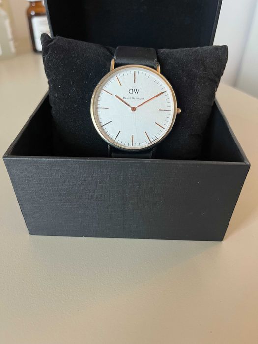 Дамски часовник Daniel Wellington DW00100036 Classic – 36mm НЕРАБОТЕЩ