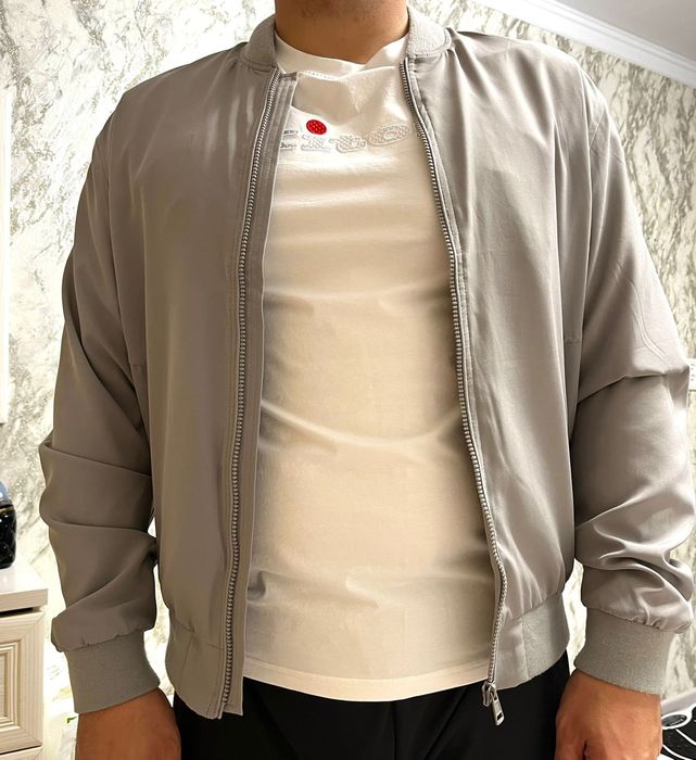 Продам куртку ветровку