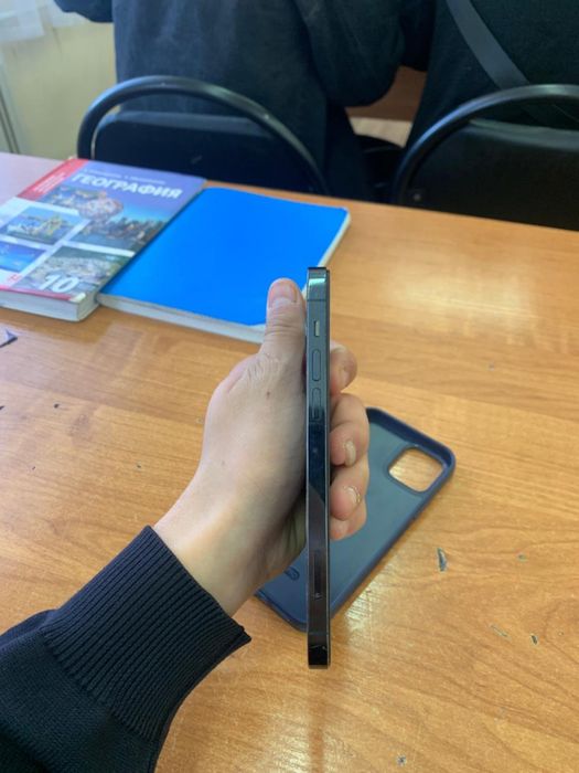 Продам айфон 12про