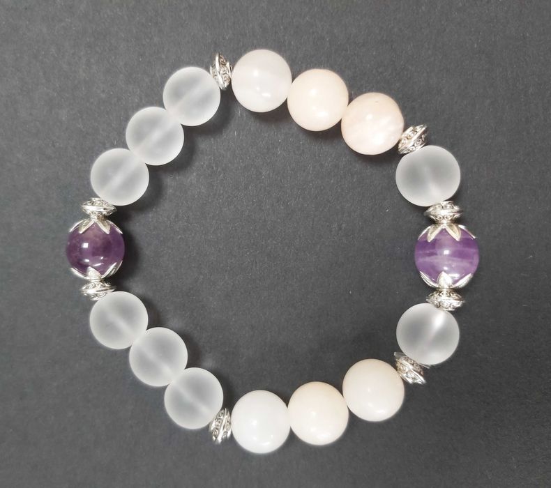 Гривни от естествени камъни