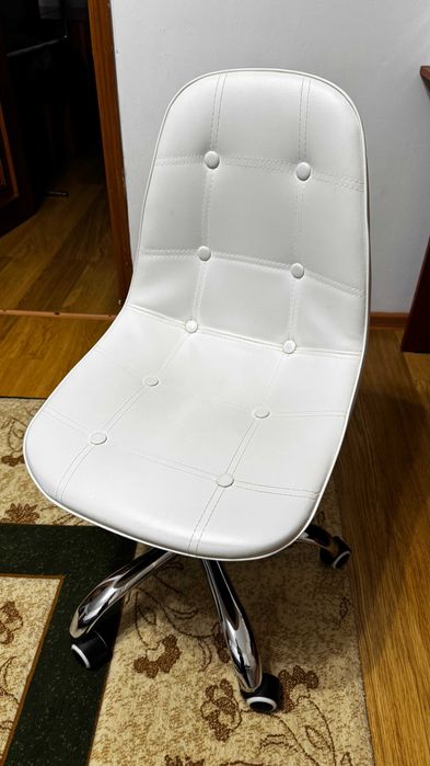 Рабочий офисный стул