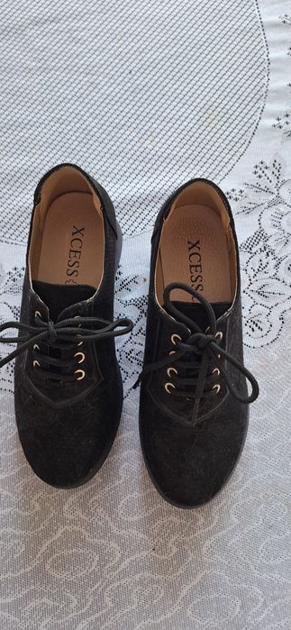 Дамски овувки.Цвят черен много леки удобни дамски обувки.