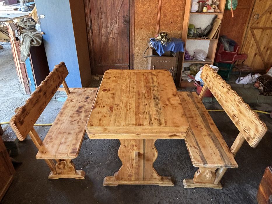 Продам стол с лавочками