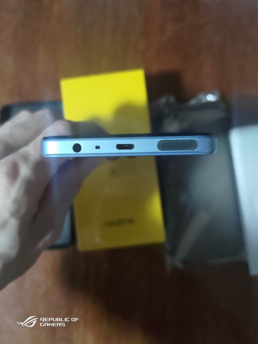 Продам телефон Realme