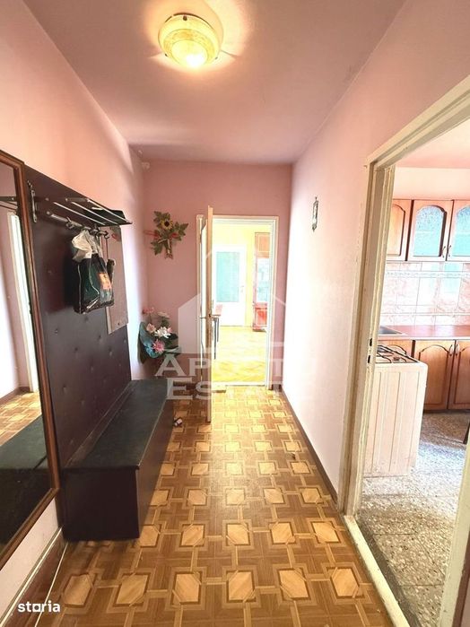 Apartament de vanzare cu 3 camere, 2 bai, 2 balcoane, zona Soarelui