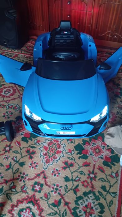 Vând mașină electrică pentru copii