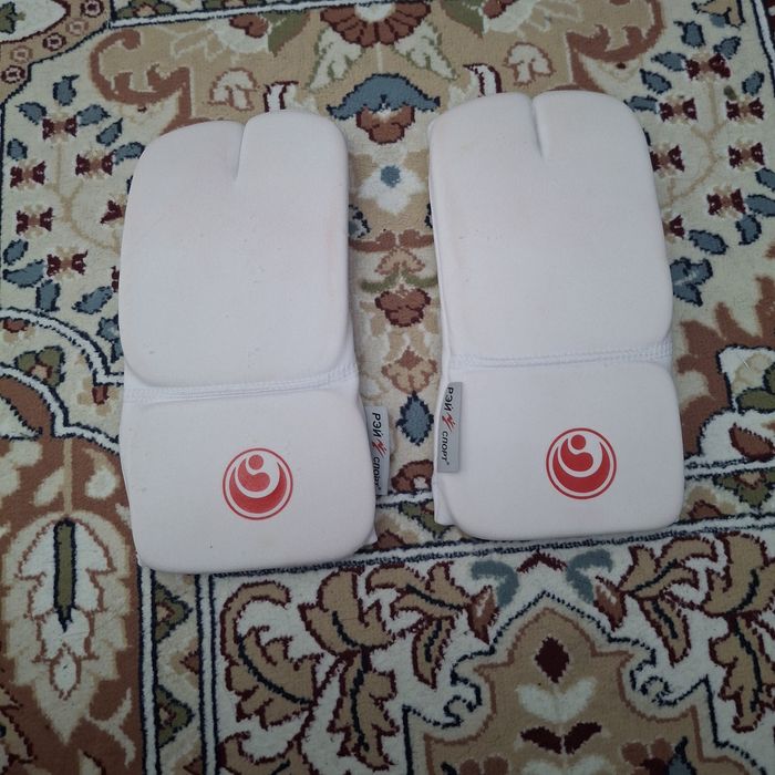 Кимоно и перчатки для каратэ, шинкиокушинкай