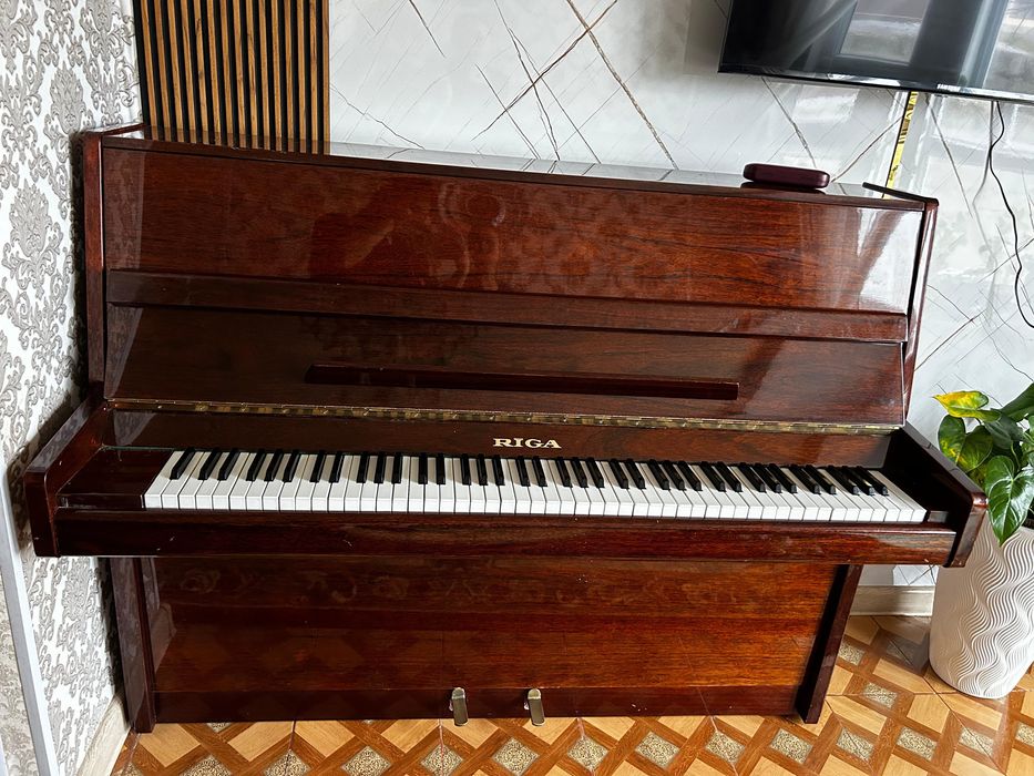 Продаю Пианино-Riga