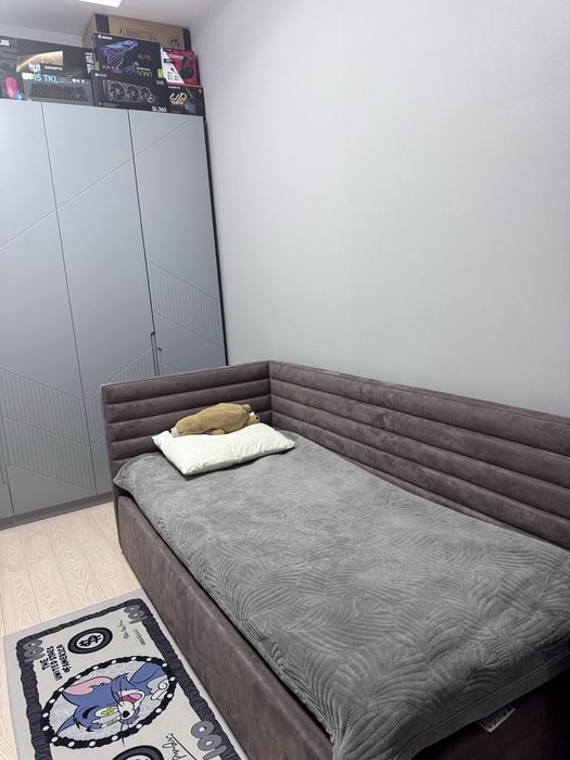 Продам кровать в идеальном состоянии, вместе с матрасом.