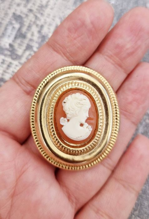 Brose vintage pentru esarfe