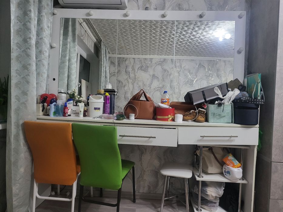 Камод с зеркалцем