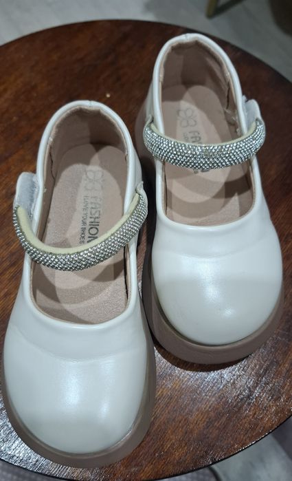Продам туфельки для девочки