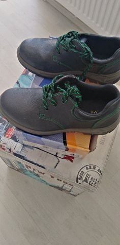 Vand ghete de munca ,produs de calitate,noi.mar.42