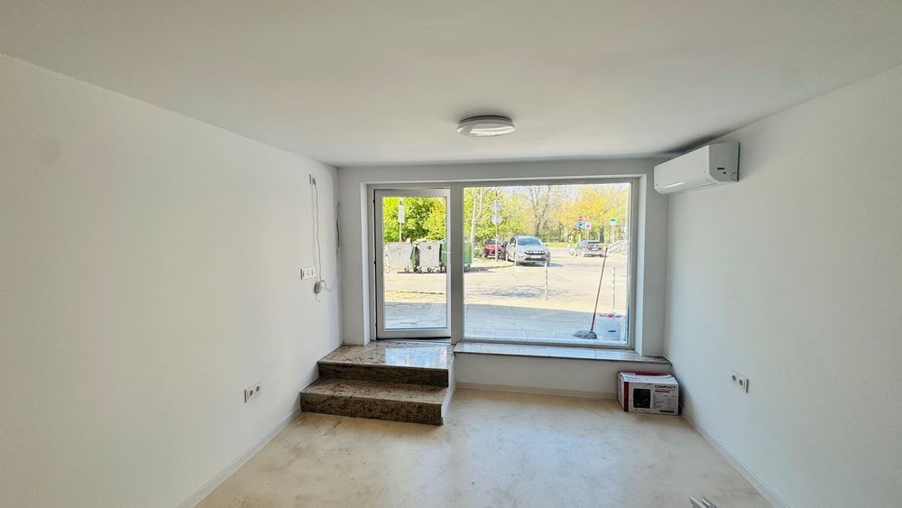 Отдава под наем помещение със статут гараж 29,5 м.кв. София Прощад Папа Йоан Павел II N 3