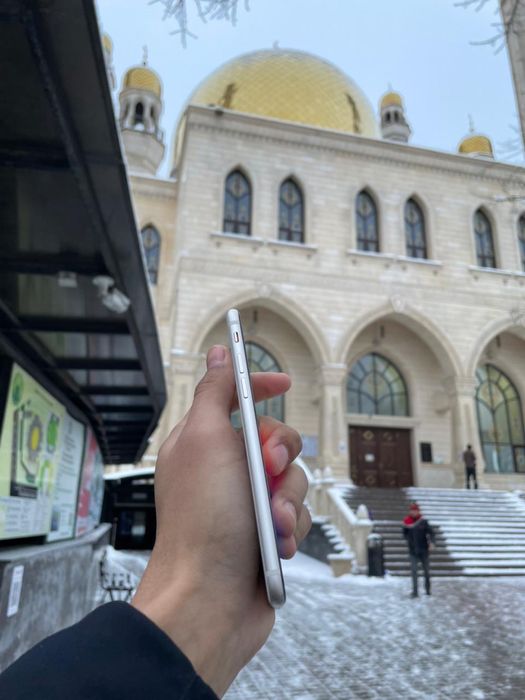 Iphone se 22 128gb срочно торг