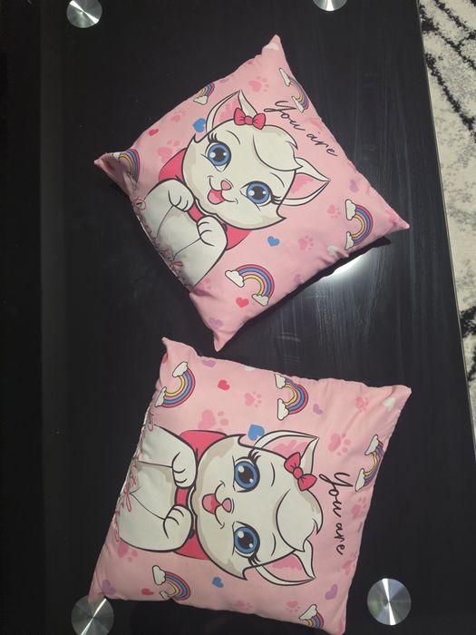 Set 2 perne decorative pentru copii 25×25 cm – roz, model pisicuță